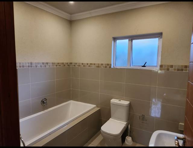 2 BEDROOM FLAT TO LET IN WENDYWOOD